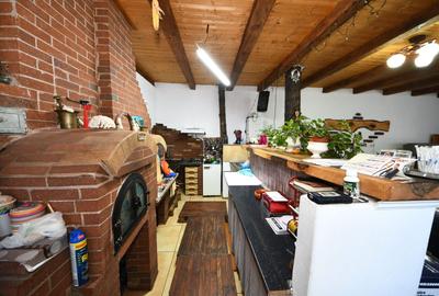 De vanzare casa cu 3 apartamente + anexa 75 mp, Comision 0% - 5
