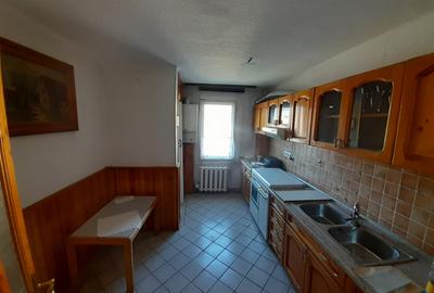 Apartament 4 camere,etajul 2,zona Kaufland Sud - 1