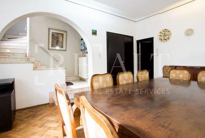 Inchiriere casa, vila 5 camere | Arhitectura deosebita, Curte | Stefan cel Mare - 1