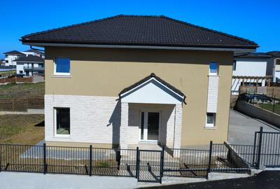 Vand casa individuala comision 0% - 4