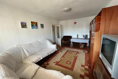 Apartament cu 3 camere de vanzare, zona Ceasul Rau. - 2