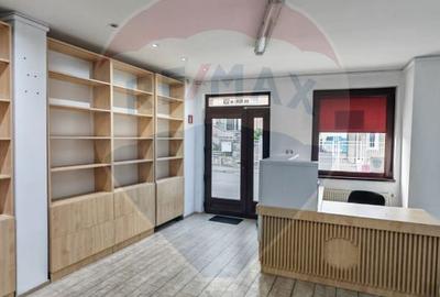 Apartament cu 4 camere de vânzare in zona centrala - 1