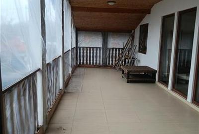 Vila de vanzare cu acces la padurea Izvorani in spatele casei si aproape de cent - 12