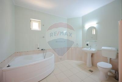 De vânzare pensiune cu restaurant, teren 4.750 mp – Băile 1 Mai - 18