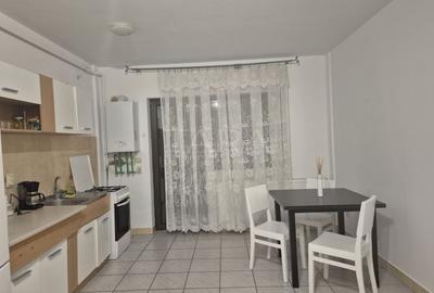 Apartament cu 2 camere semidecomandat, mobilat în Florești