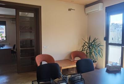 Apartament cu 5 camere semidecomandat, mobilat în Domenii