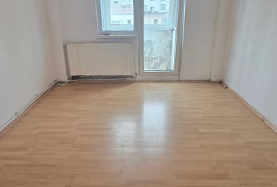 Vand apartament 2 camere decomandat in Deva, zona Micro 15, etaj 7, - 2