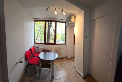 Garsonieră, zona Giurgiului, 2 stații  Eroii Revoluției, str Magurei, 1 - 3