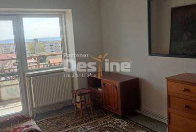 APARTAMENT CU 3 CAMERE IN ZONA MATERNA SITUAT LA ETAJUL 3 BLOC TURN - 4