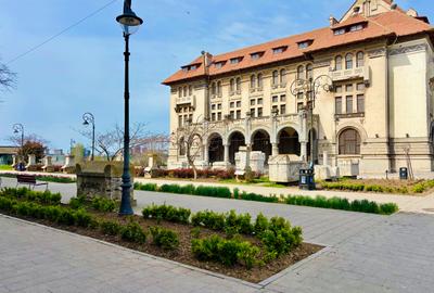 Apartament cu 2 camere de închiriat | Vedere către Piața Ovidiu - 15