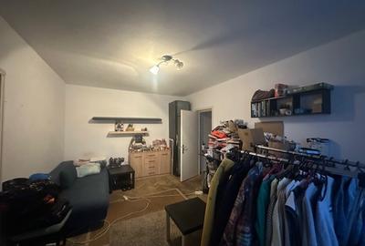 Pajura langa Policlinica - 2