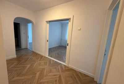 Apartament cu 3 camere decomandat în Rogerius