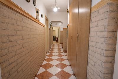 De vanzare apartament 3 camere, stradal - 3