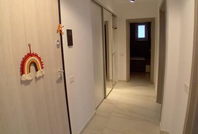 Apartament cu 2 camere decomandat, mobilat în Apărătorii Patriei