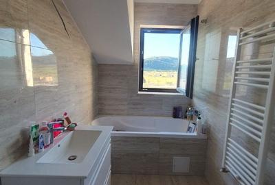 Apartament cu 2 camere decomandat, mobilat în Sânpetru