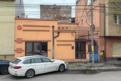 Casă situată Ultracentral având destinația de spatiu comercial cu 3 accese