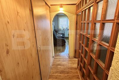 Apartament cu 3 camere semidecomandat, mobilat în Gojdu