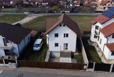 Casa spatioasa cu etaj si curte în Ghimbav - 1