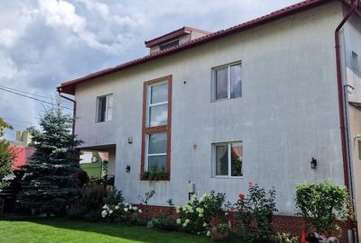 Casă individuală cu 5 camere în Dâmbu Pietros