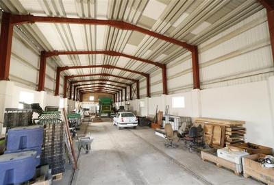 Spațiu industrial, 1500 mp în Exterior Vest