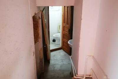 Spatiu comercial parter  amplasat pe colt suprafata constr. 50 mp + 50mp subsol. - 7