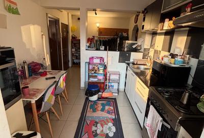 Apartament cu 3 camere decomandat, mobilat în Nicolina