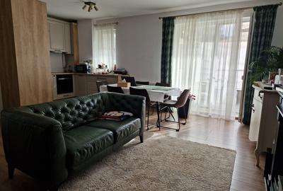 Apartament cu 3 camere semidecomandat în Florești