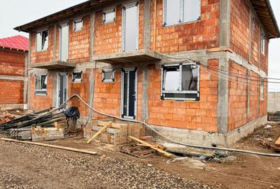 Casă nouă cu 3 dormitoare, 2 băi și teren de 220 mp - 1