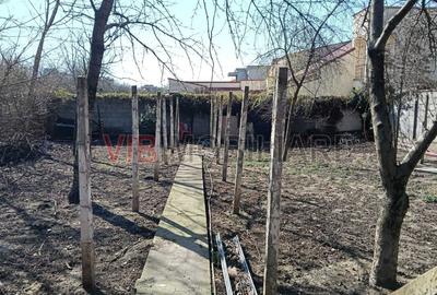 Casă spațioasă de vânzare | Parter + Etaj | Ideală pentru locuință sau activitat - 1