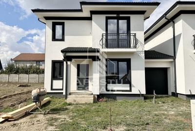 Jumatate de duplex cu 5 camere despartit prin garaj, 131 mp utili - 1