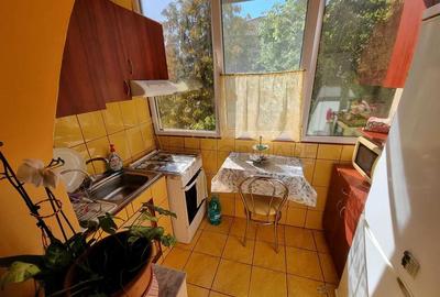 ARADULUI - ETAJ 3 - BLOC IZOLAT - 3 camere - decomandat - centrala proprie - cli - 5