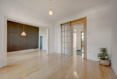 Apartament cu 3 camere semidecomandat în Eminescu
