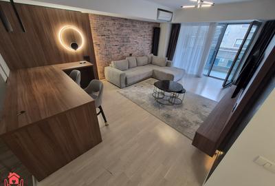 Apartament cu 2 camere semidecomandat, mobilat în P-ța Romană