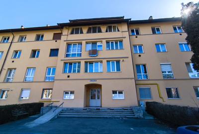 Garsoniera in astra, etaj 2 cu grup sanitar propriu - costuri mici la utilitati - 1