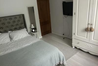 Apartament cu 3 camere semidecomandat, mobilat în Gorjului
