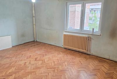 Apartament cu 2 camere decomandat în Gojdu