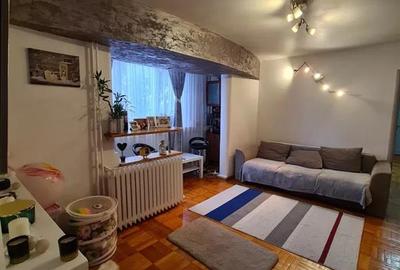Apartament cu 4 camere semidecomandat, mobilat în Brâncoveanu