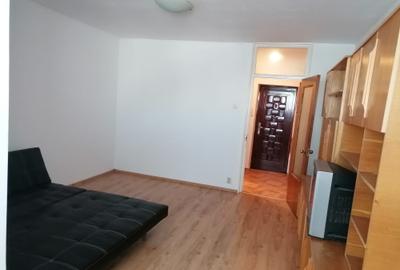 Garsonieră semidecomandată, mobilată în 1 Decembrie 1918