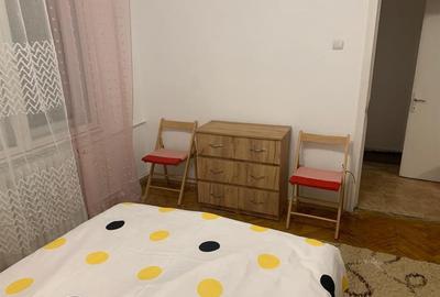 Apartament cu 2 camere semidecomandat în Podu Roș