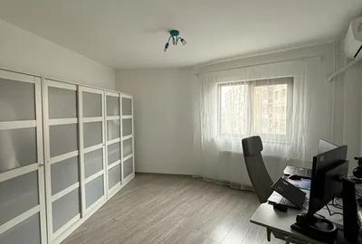 Apartament cu 3 camere decomandat în Tineretului