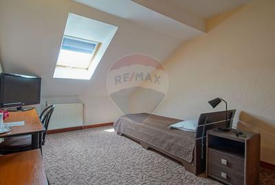 Comision 0 %! Pensiune cu 12 camere de vânzare, str. De Mijloc! - 32
