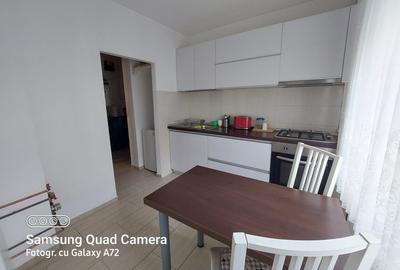 Garsonieră decomandată în Decebal