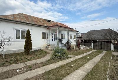 Casă / Vilă cu 3 camere de vânzare Fitionești - 1