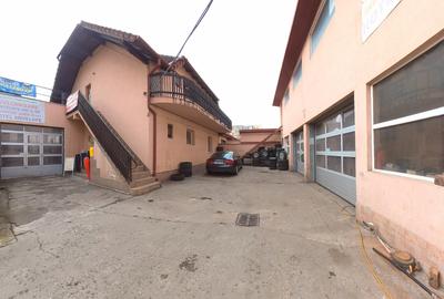 Casă spațioasă cu 6 camere si 2 garaje de 194 mp, în Tractorul, Brașov - 1