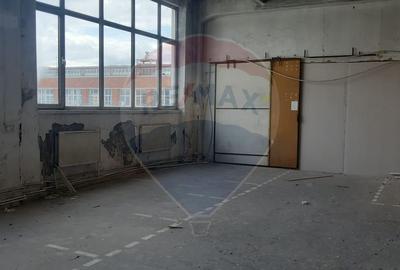 Spatii industriale 200-432 mp . Baicului etaj lift marfa - 3