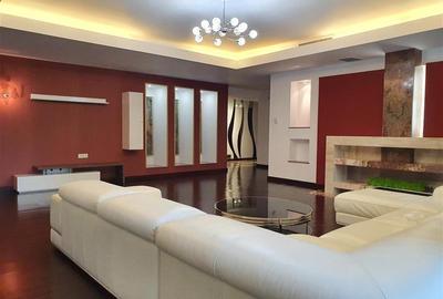 Apartament cu 6 camere decomandat, mobilat în Băneasa