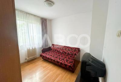 Apartament cu 3 camere semidecomandat, mobilat în Mihai Viteazul