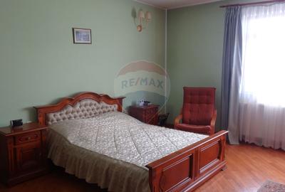 De VANZARE Casa spațioasă S+P+1E+M | Zona STIREX in Galati - 8