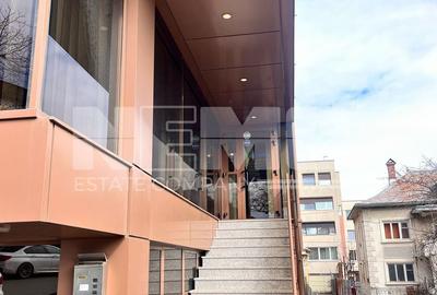 Birou, 170 mp în Central