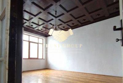 Apartament cu 3 camere semidecomandat în Armeneasca